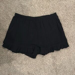 Mittoshop Ruffle Black shorts with elastic band